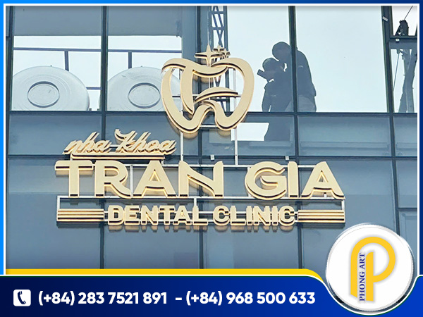 Building logo signage